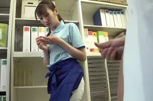 "Lần này để em địt anh nhé, sau này đừng hẹn kiểu này nữa" Giờ nghỉ trưa, tôi hẹn với lễ tân công ty ra hành lang rồi được bú cu