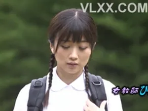 Em gái dẫn bạn trai về rồi rủ chị chơi some